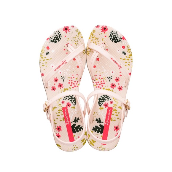 Ipanema Shoes - NIB Ipanema Ivory Flower Sandals, Size 6